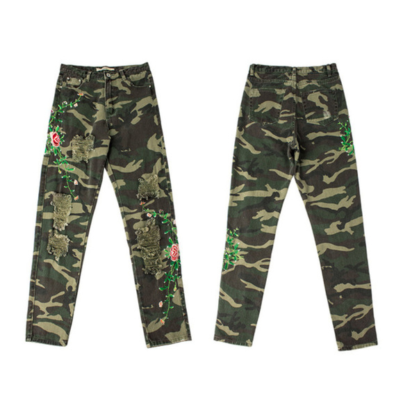 Brand New Embroidered Camo Jeans๐๐ - Picture 5 of 8